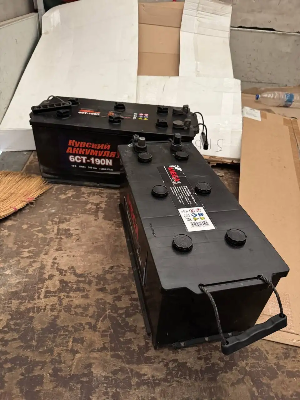 Продажа двух аккумуляторов 190 а.ч. - Автозапчасти (Барахолка) в Краснодар