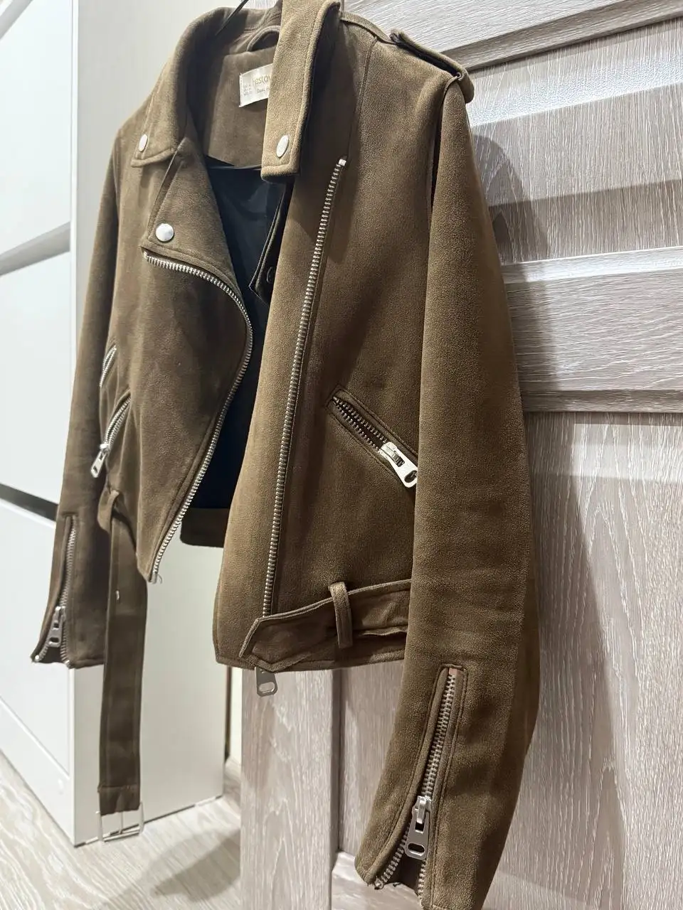 Куртка в отличном состоянии размер 42 - Одежда в Краснодар