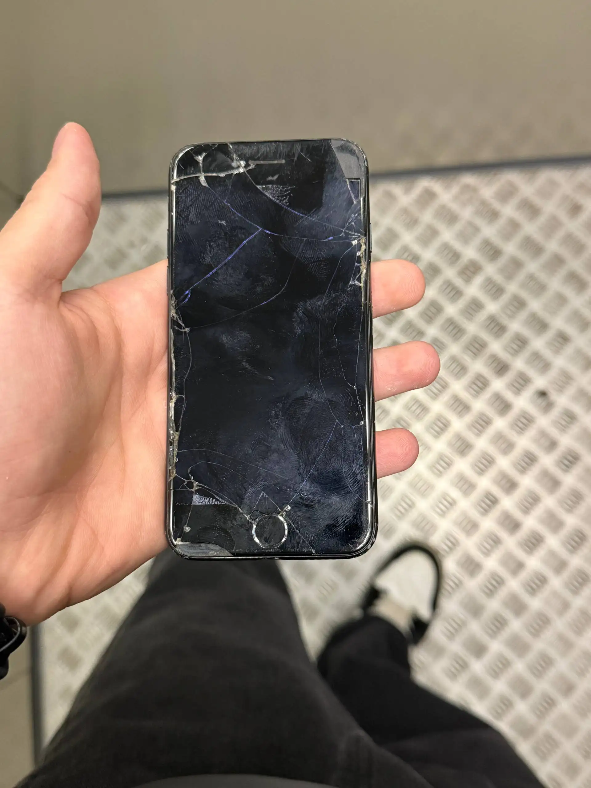 iPhone с неисправным экраном и Touch ID - Смартфоны (Электроника) в Краснодар