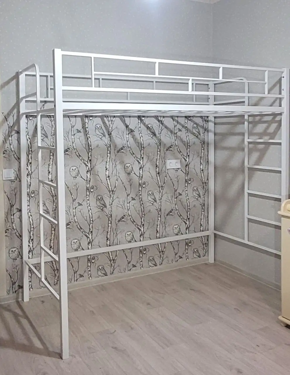 Кровать-чердак с металлическими рейками и местом под диван - Мебель (Для дома и дачи) в Краснодар