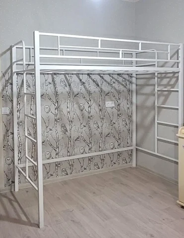 Кровать-чердак с металлическими рейками и местом под диван - Садовая мебель и конструкции в Краснодар
