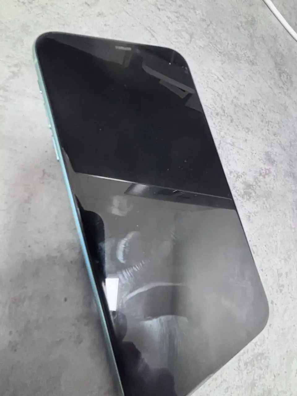 Продам iPhone 11 64GB с царапинами и АКБ 69% - Смартфоны (Электроника) в Краснодар