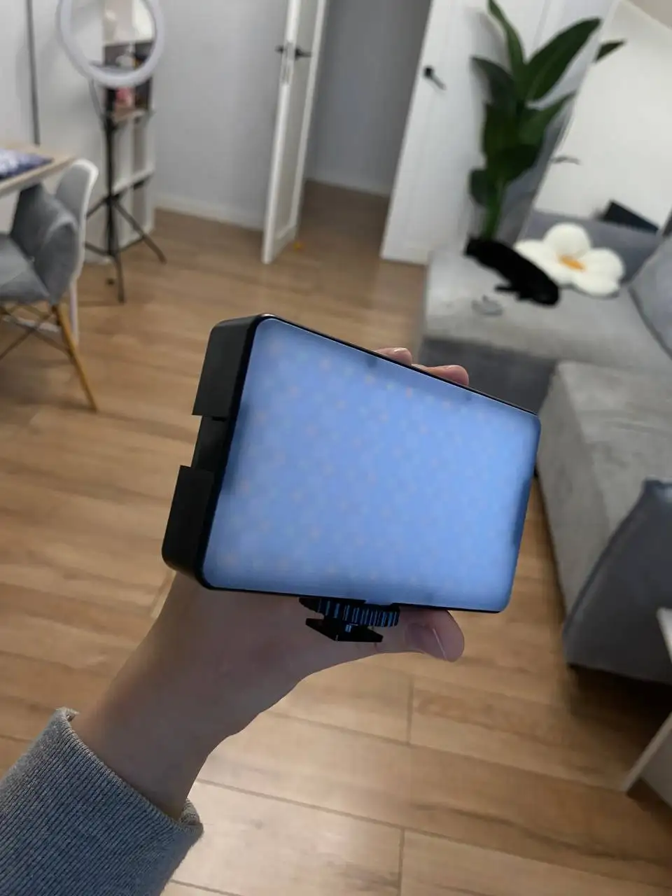 Отдам видеосвет с хорошей автономностью - Видеосвет (Электроника) в Краснодар