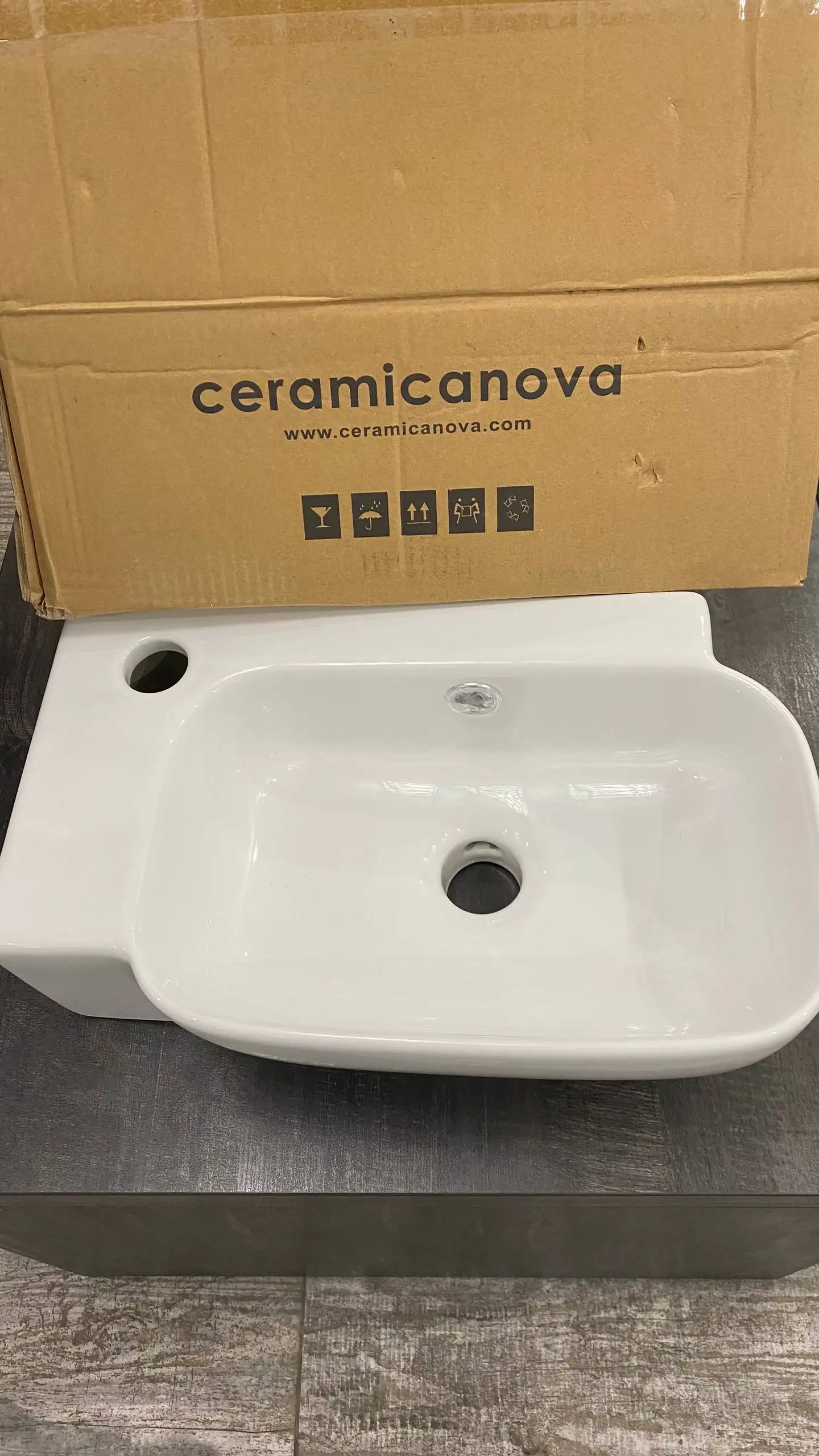 Раковина Ceramicanova Element CN6074R белая глянцевая - Сантехника (Для дома и дачи) в Краснодар