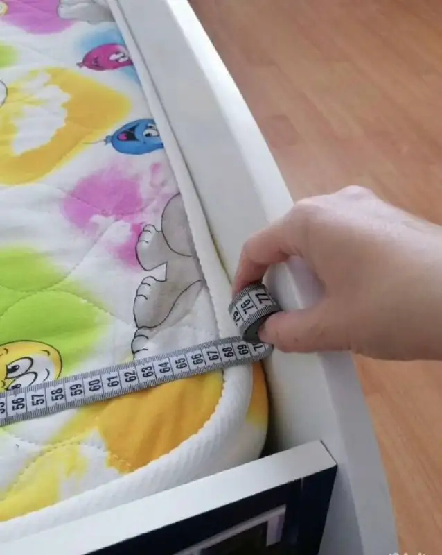 Продам детскую кровать с матрасом и постельными принадлежностями - Детская мебель (Товары для детей) в Краснодар