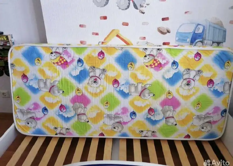 Продам детскую кровать с матрасом и постельными принадлежностями - Детская мебель (Товары для детей) в Краснодар