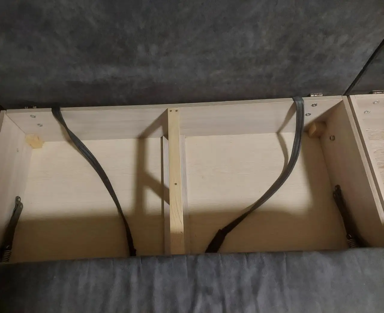 Продажа темно-серого прямого дивана с раскладным механизмом еврокнижка - Барахолка в Краснодар