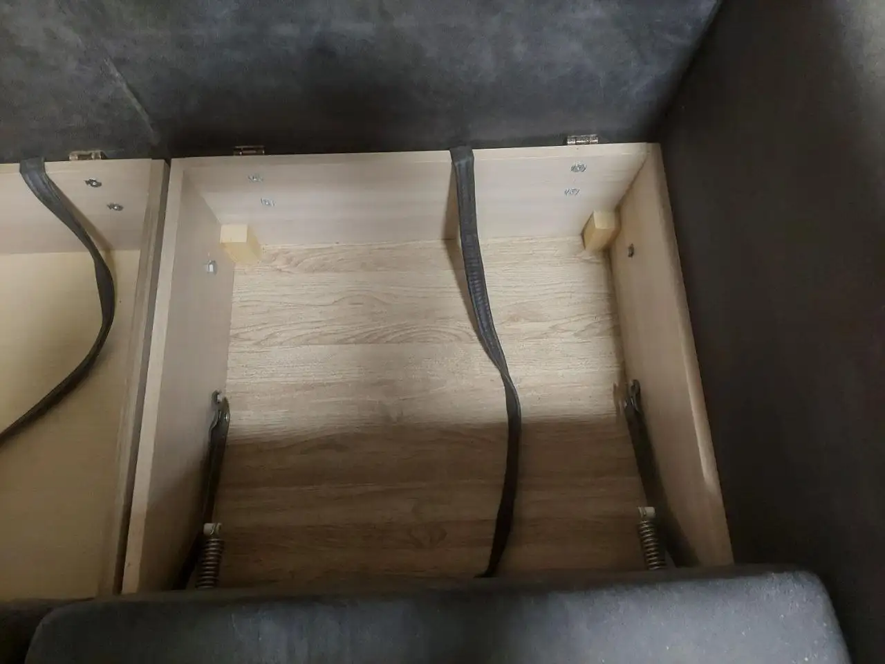 Продажа темно-серого прямого дивана с раскладным механизмом еврокнижка - Барахолка в Краснодар