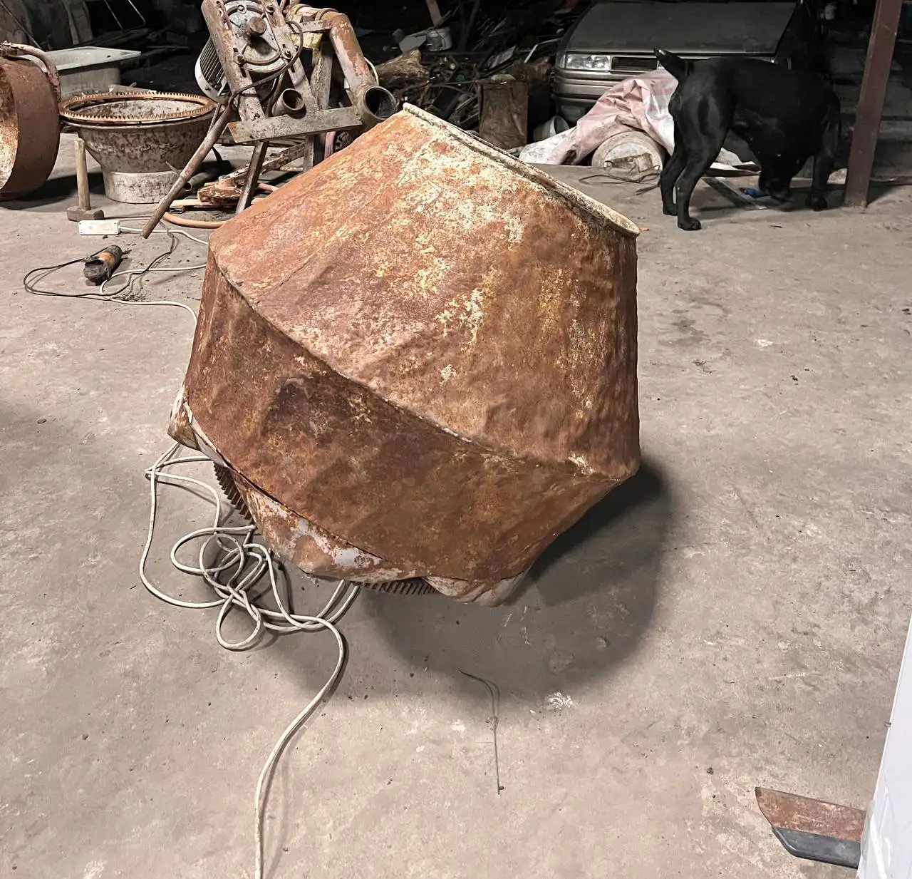 Бетономешалка, кран качалка и промышленная вытяжка - Барахолка в Краснодар