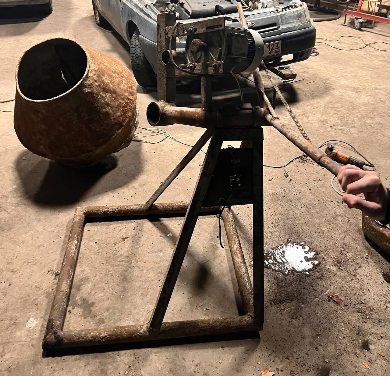 Бетономешалка, кран качалка и промышленная вытяжка - Барахолка в Краснодар