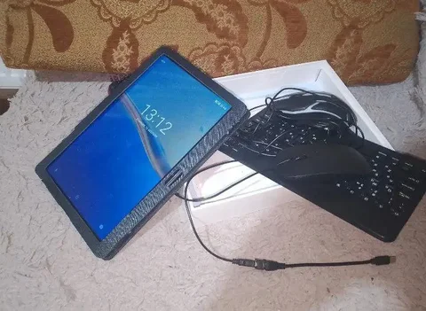 Продам планшет ПадМ10 (ОЗОН) с комплектом - Игровые приставки в Краснодар