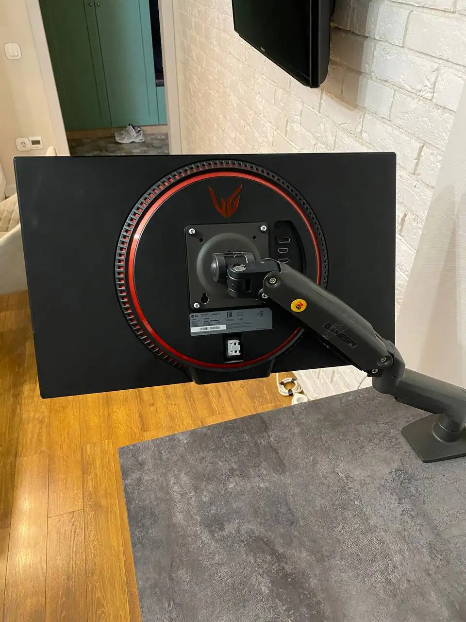 Продажа игрового монитора LG UltraGear 144Гц с кронштейном - Мониторы (Электроника) в Краснодар