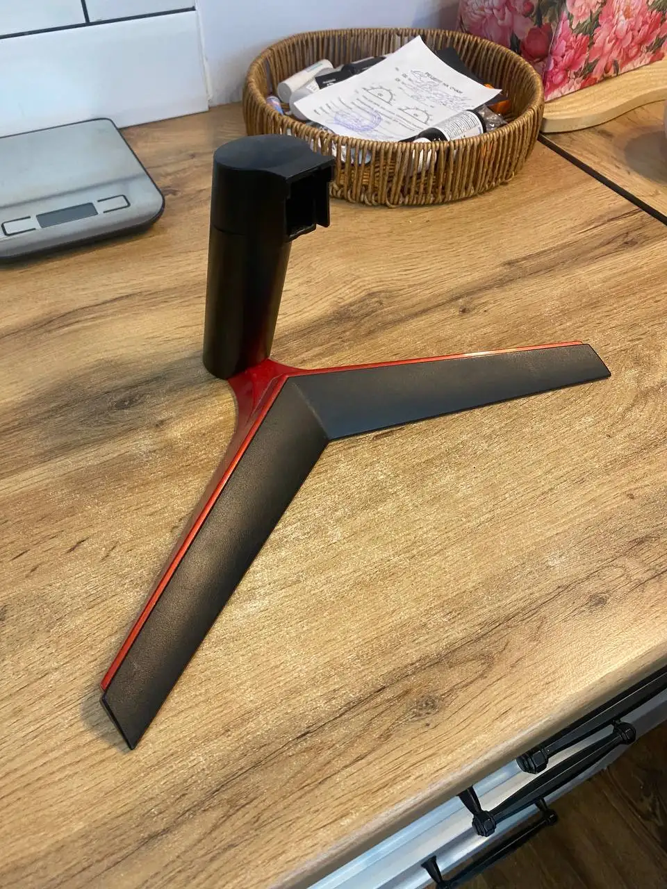 Продажа игрового монитора LG UltraGear 144Гц с кронштейном - Мониторы (Электроника) в Краснодар