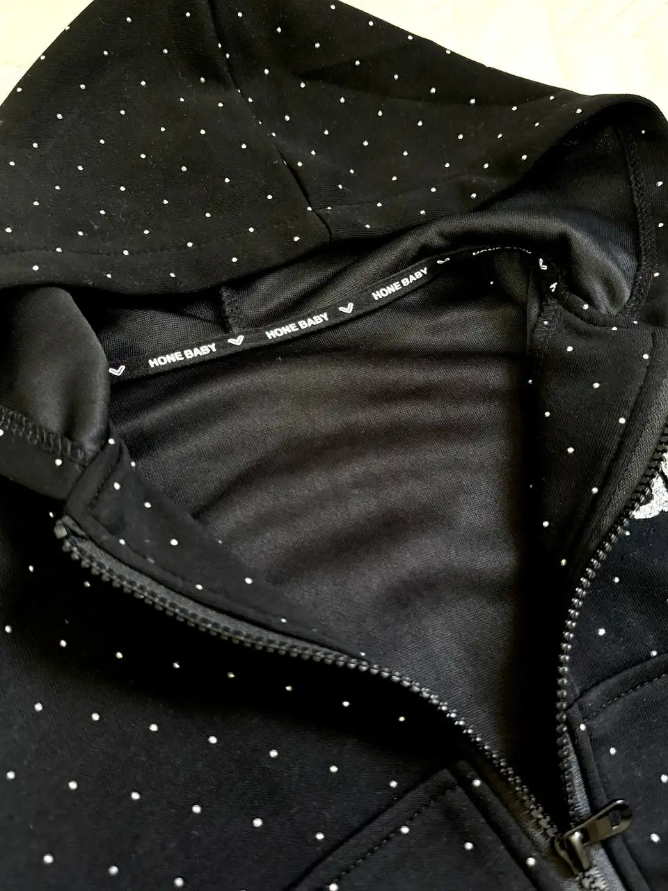 Костюм черный со стразами размер 100 - Детская одежда (Одежда) в Краснодар