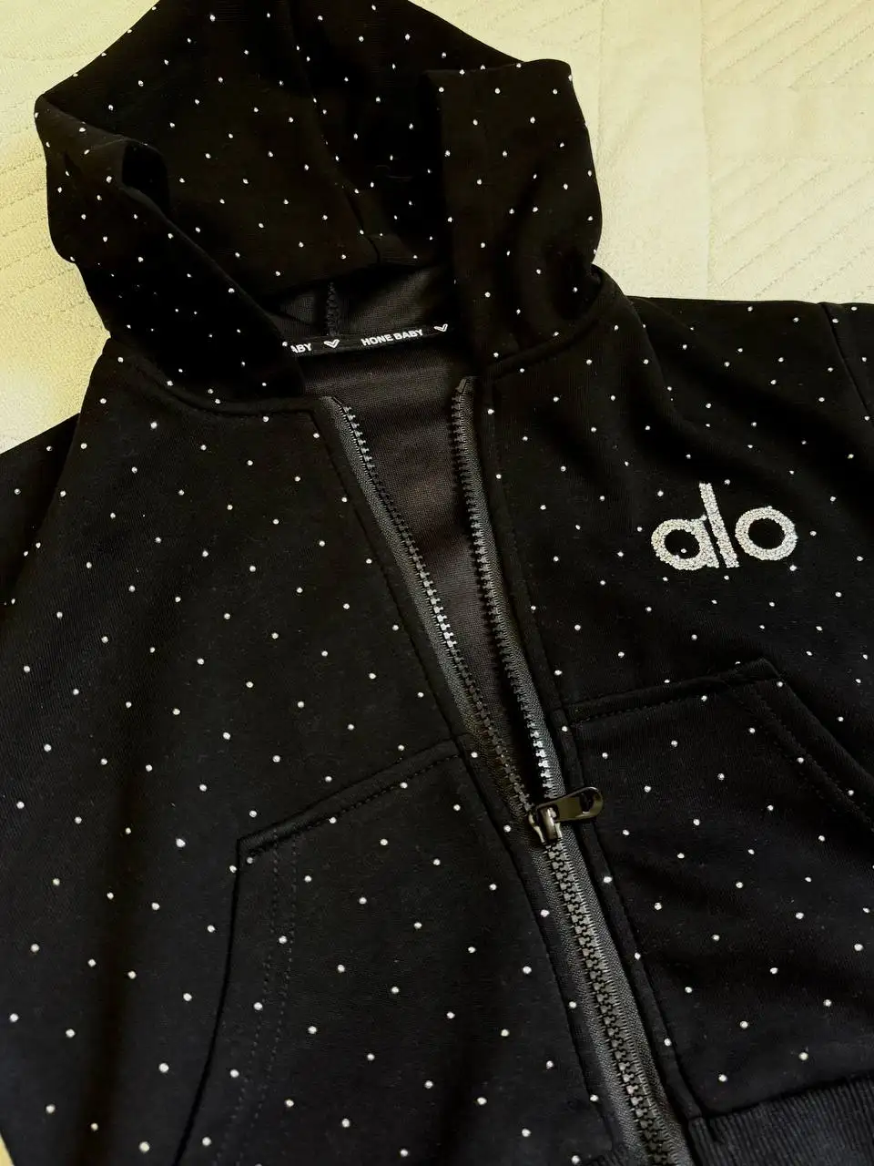 Костюм черный со стразами размер 100 - Детская одежда (Одежда) в Краснодар