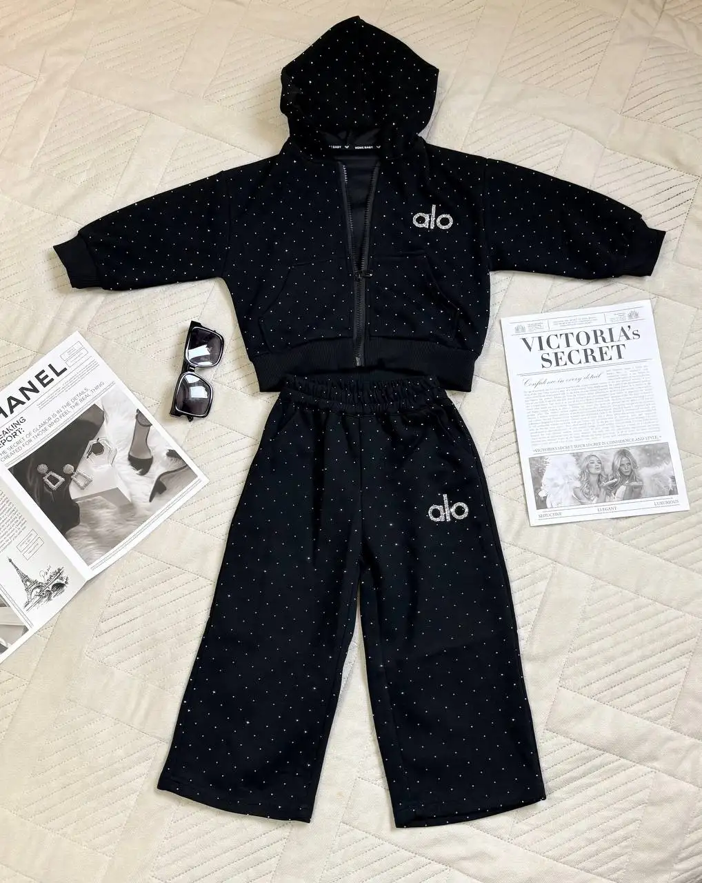 Костюм черный со стразами размер 100 - Детская одежда (Одежда) в Краснодар