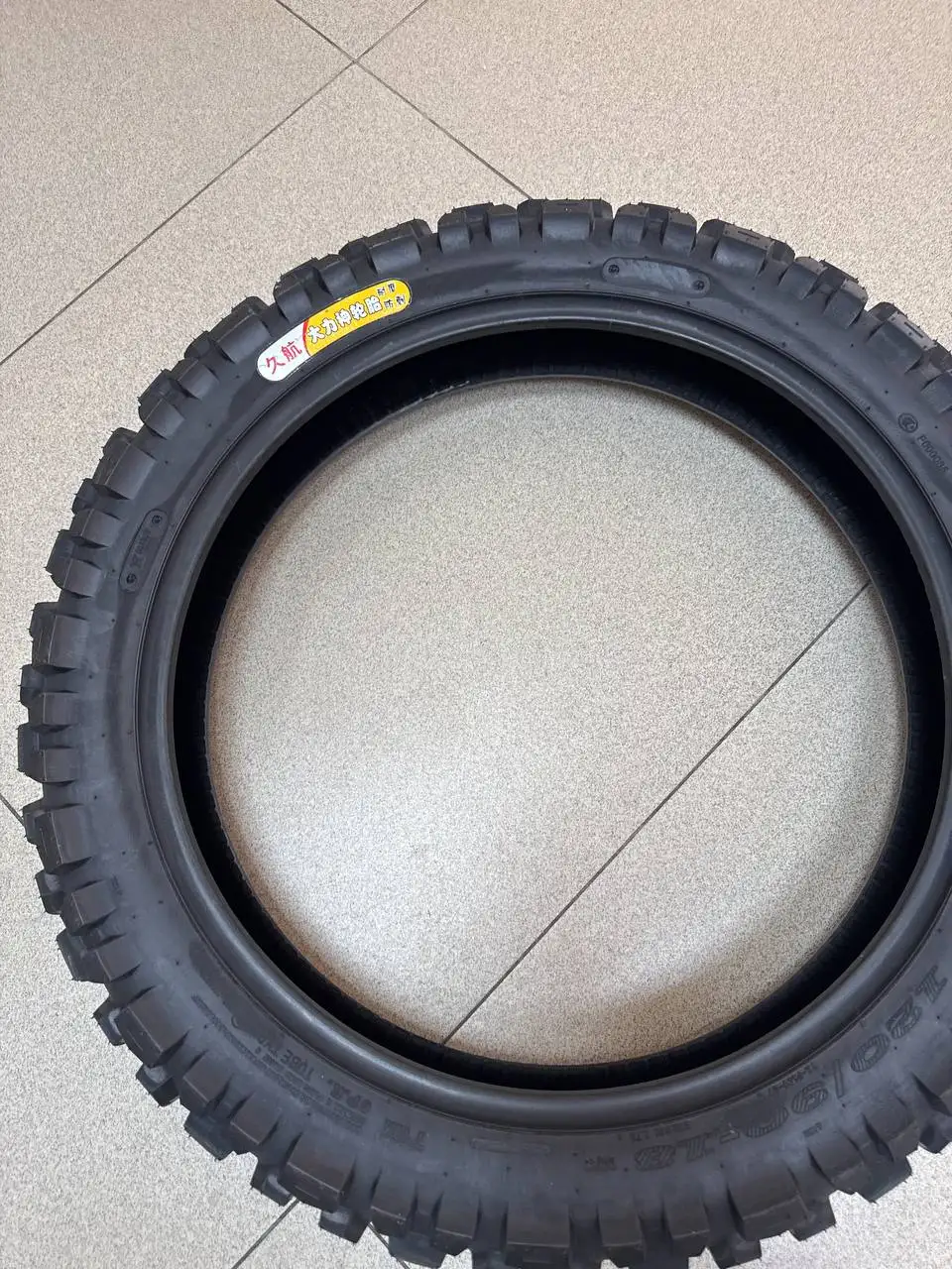 Продам новую покрышку на мото 120/90/18 - Мотоциклы (Запчасти) в Краснодар