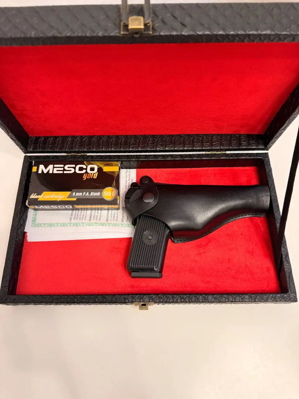 Свето-шумовой пистолет с кобурой и кейсом - Барахолка в Краснодар