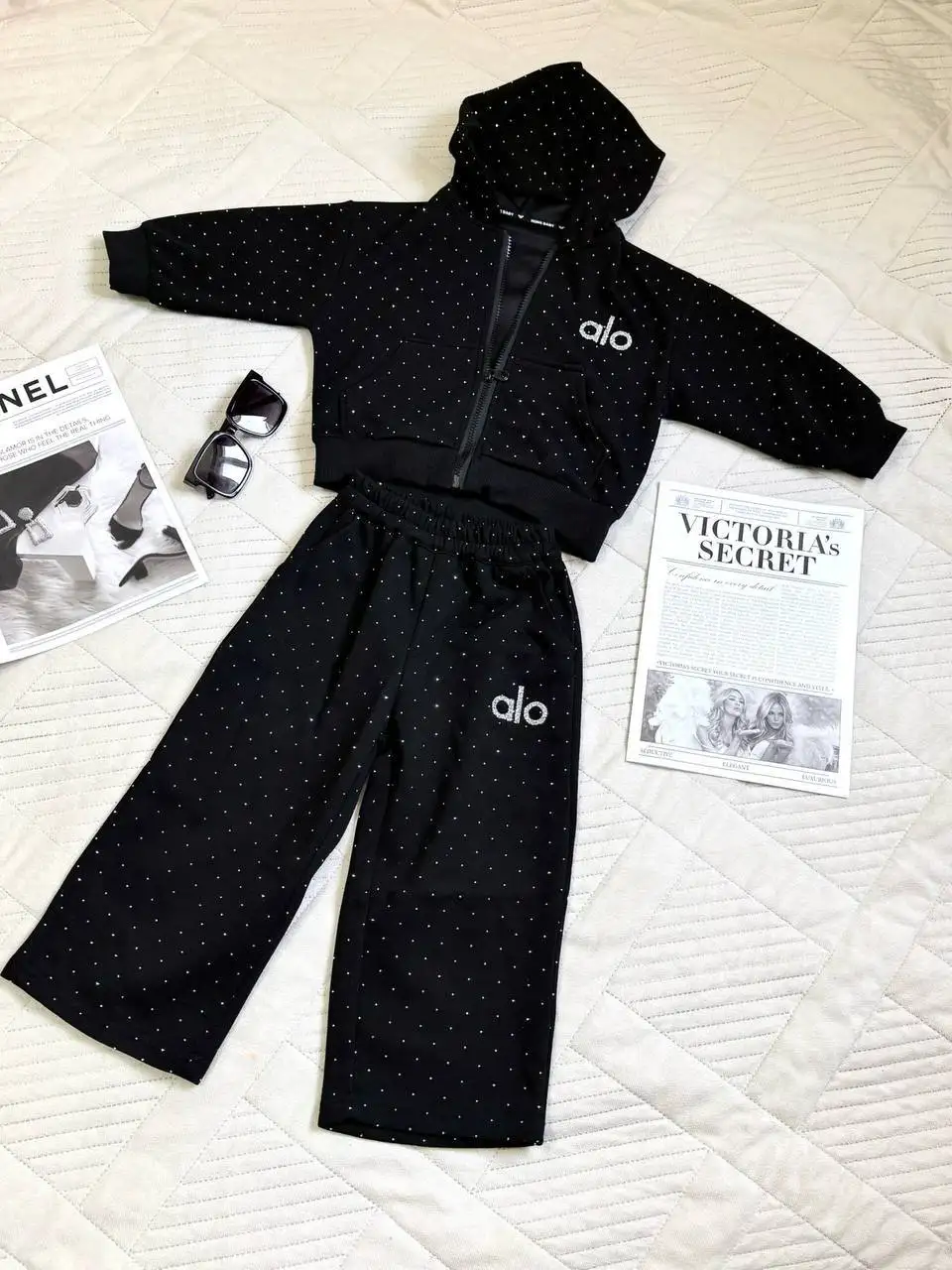 Костюм детский черный с стразами размер 100 - Детская одежда (Одежда) в Краснодар