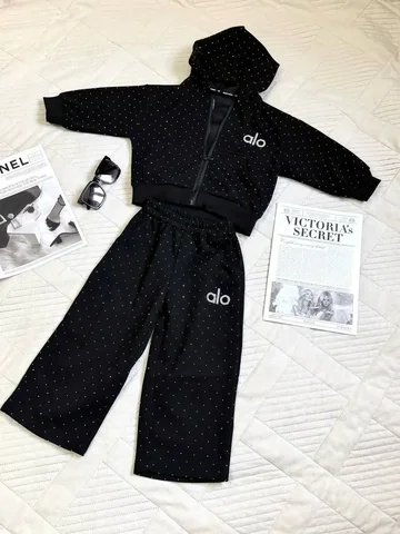 Костюм детский черный с стразами размер 100 - частное объявление в Краснодар