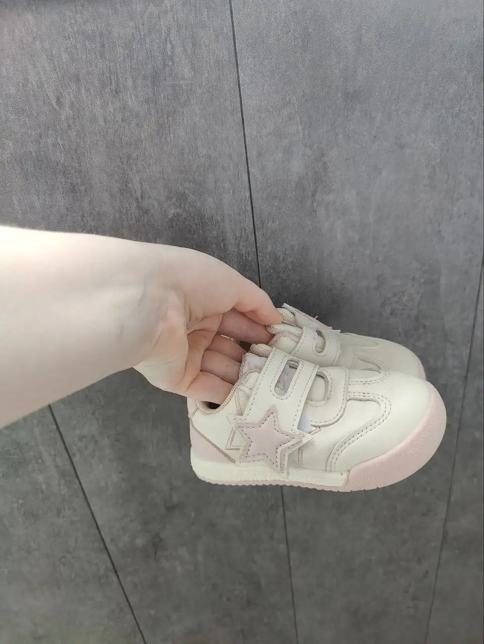 Кроссовки на девочку 23 размер, хорошее состояние - Детская обувь (Одежда) в Краснодар