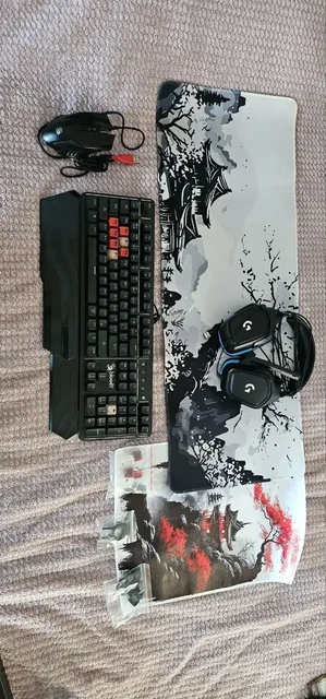 Продажа игровых наушников Logitech G432 и клавиатуры Bloody B975 - частное объявление в Краснодар