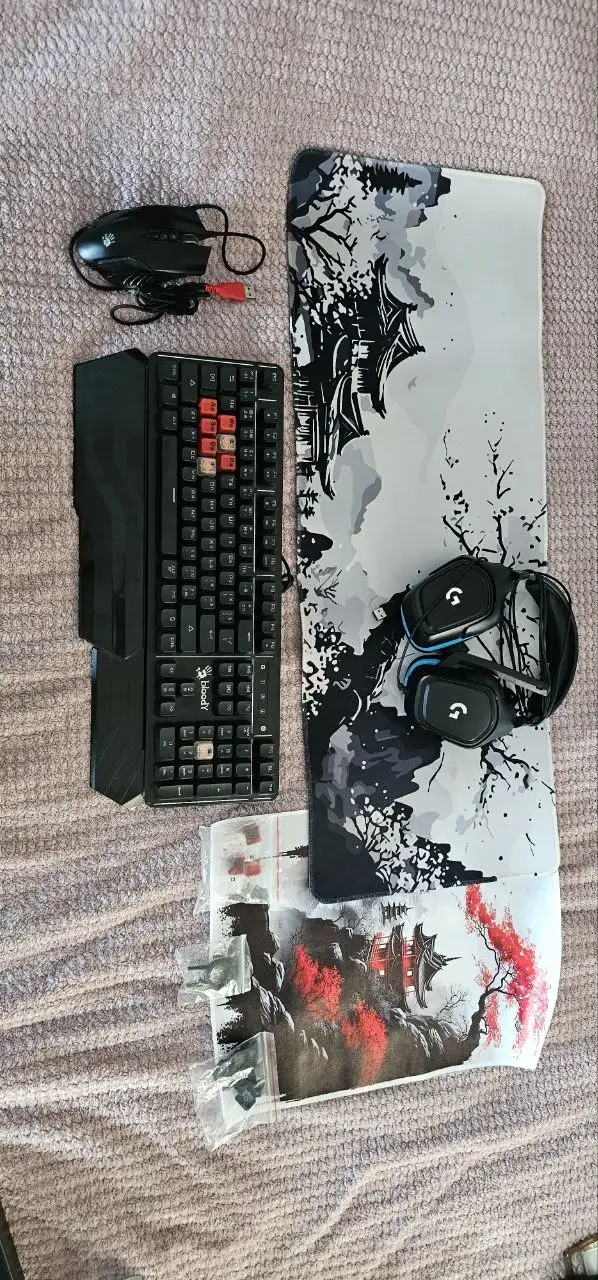 Наушники Logitech g432 и клавиатура Bloody b975 - Компьютерная периферия (Электроника) в Краснодар