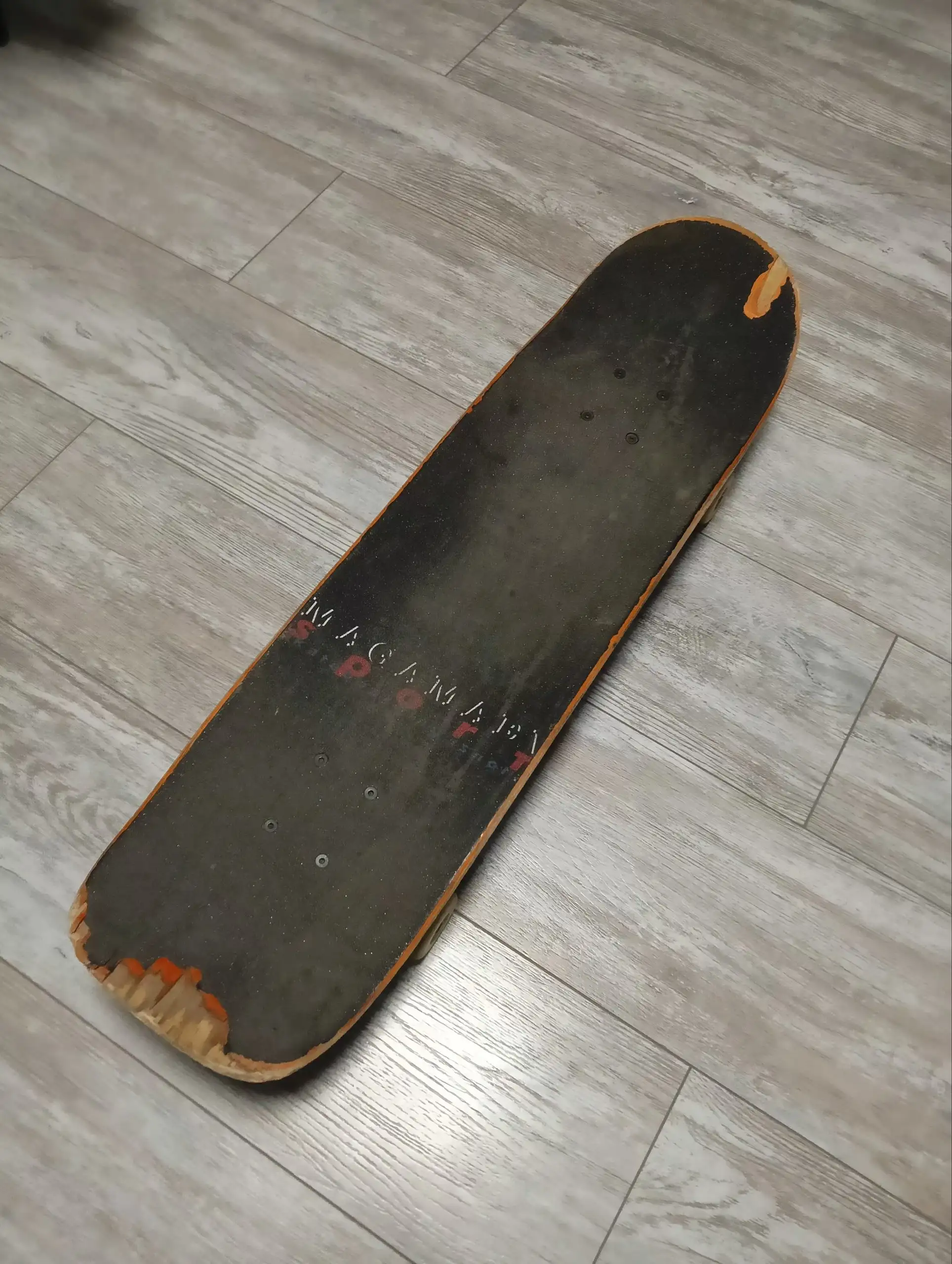 Скейтборд дека магамаев с траками краксы и подшипниками bones reds - Скейтборды (Хобби и отдых) в Краснодар