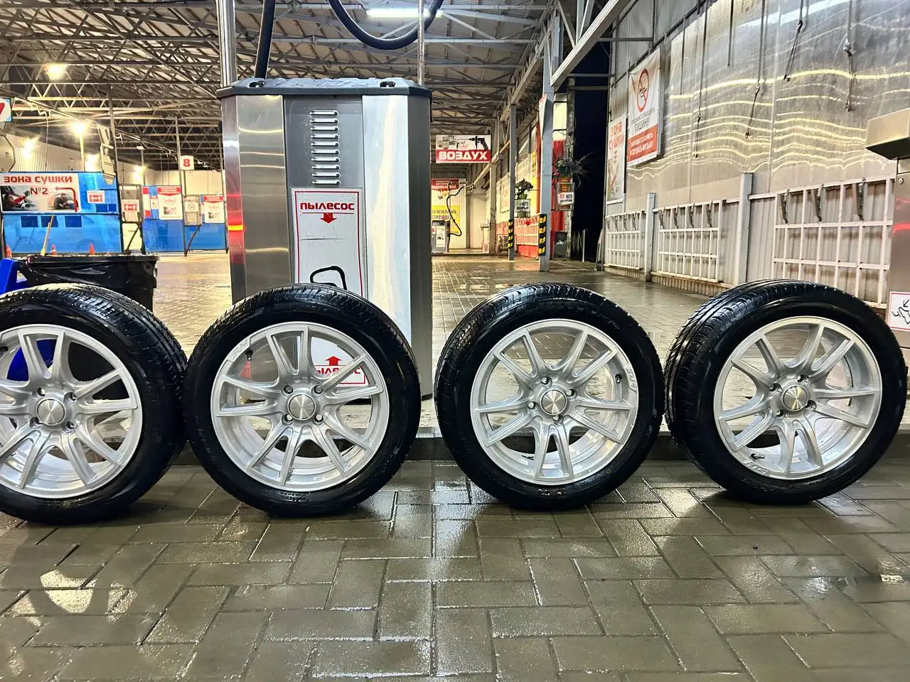 Продажа комплекта дисков с резиной HRS R15 - Диски и шины (Запчасти) в Краснодар