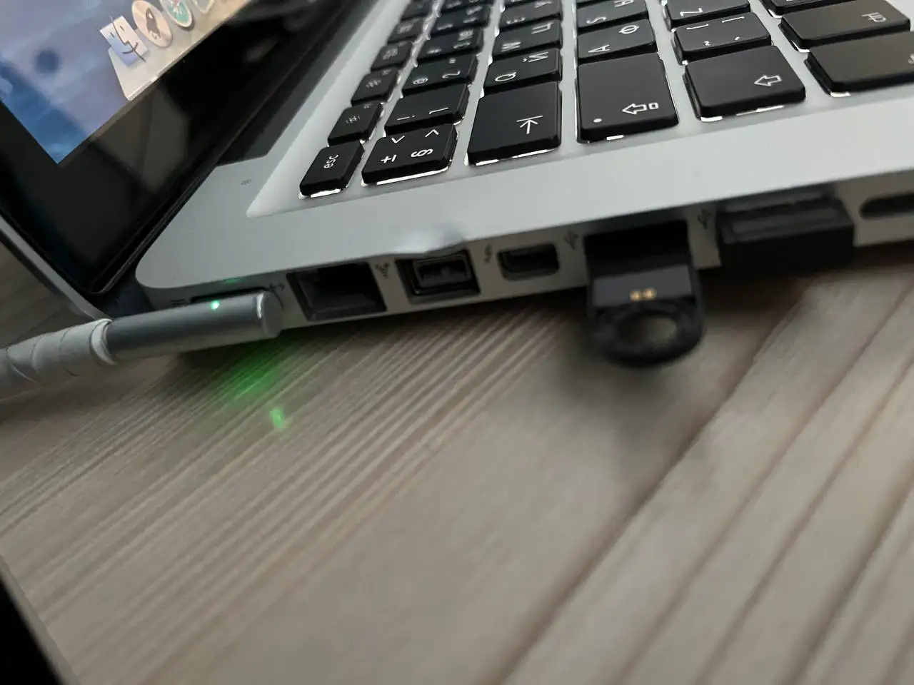 Продам MacBook Pro с вмятиной - Ноутбуки (Электроника) в Краснодар