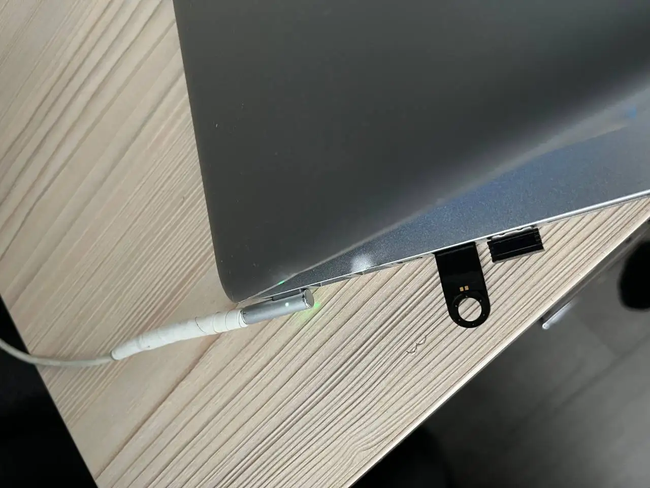 Продам MacBook Pro с вмятиной - Ноутбуки (Электроника) в Краснодар