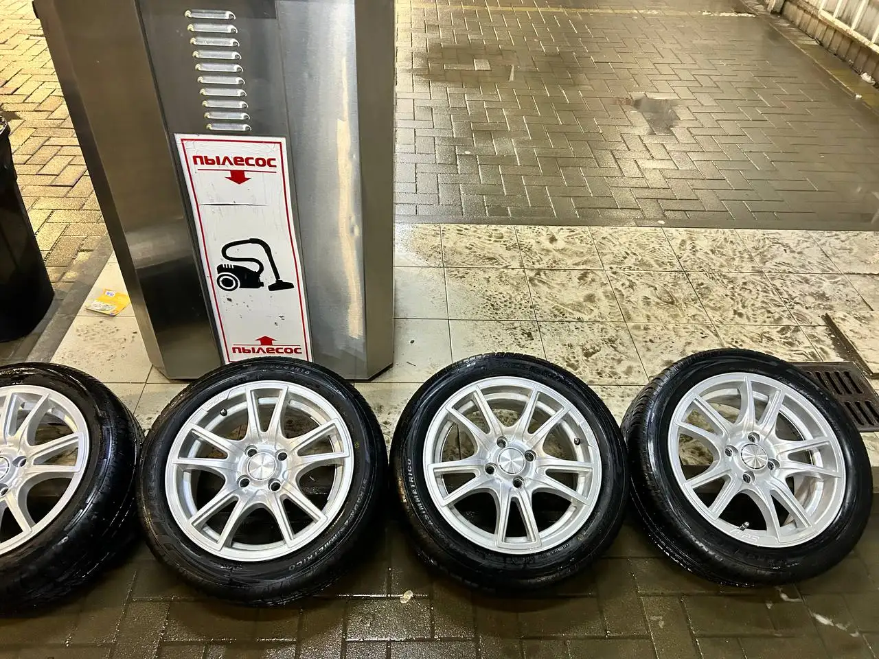 Продам комплект дисков HRS с резиной Viatti 195/50R15 - Запчасти (Авто) в Краснодар