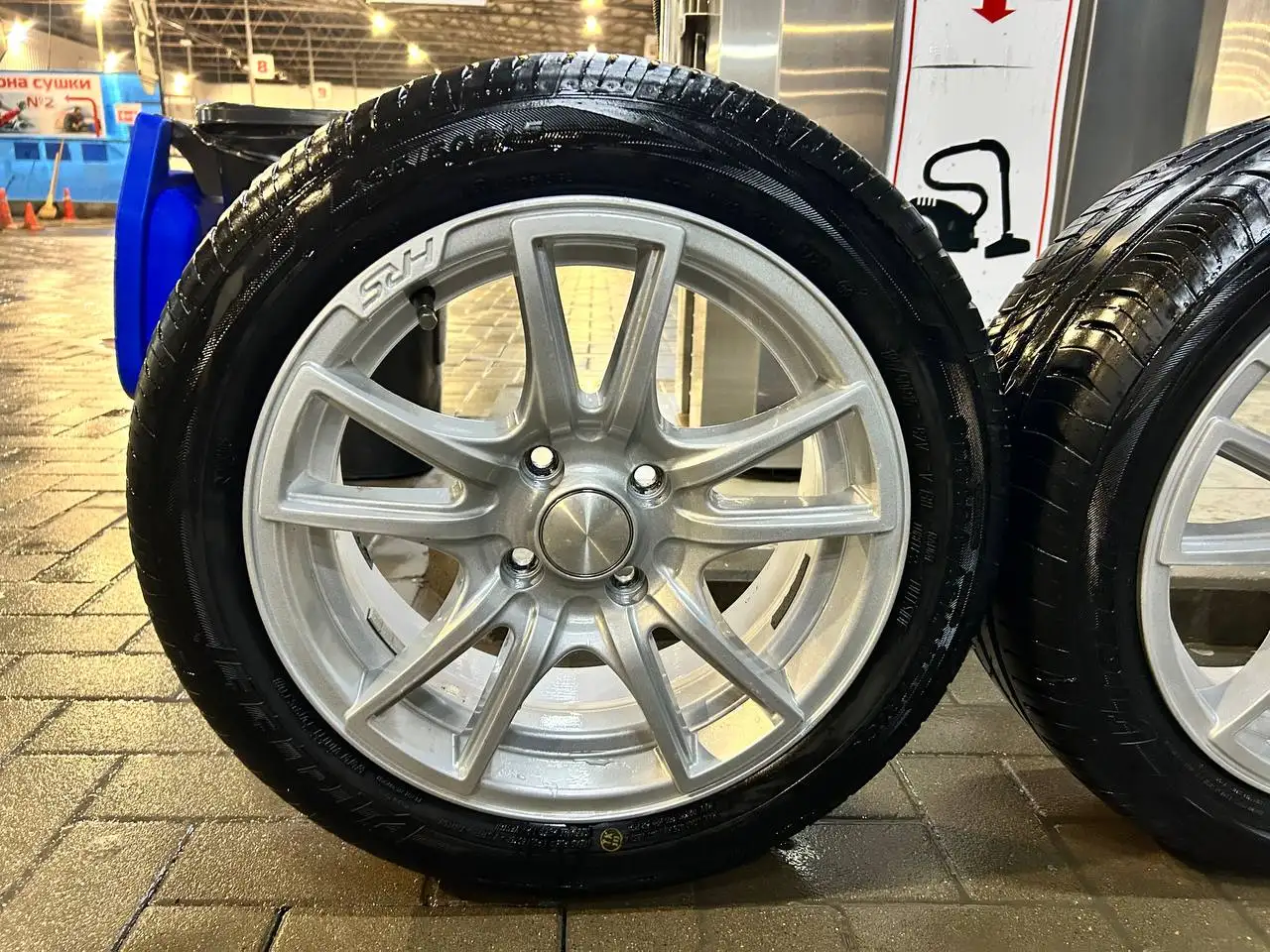 Продам комплект дисков HRS с резиной Viatti 195/50R15 - Запчасти (Авто) в Краснодар