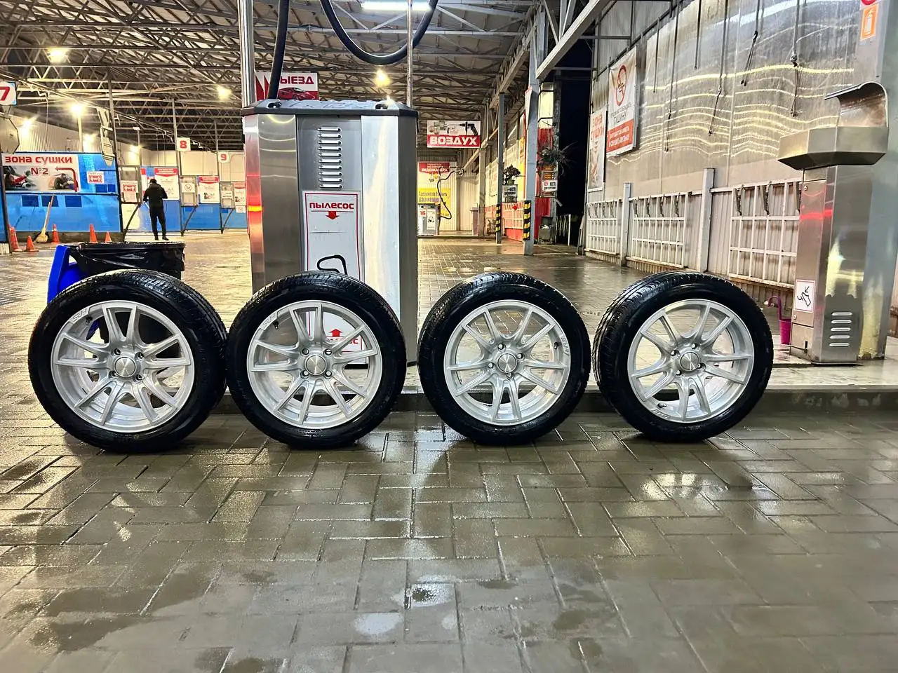 Продам комплект дисков HRS с резиной Viatti 195/50R15 - Запчасти (Авто) в Краснодар