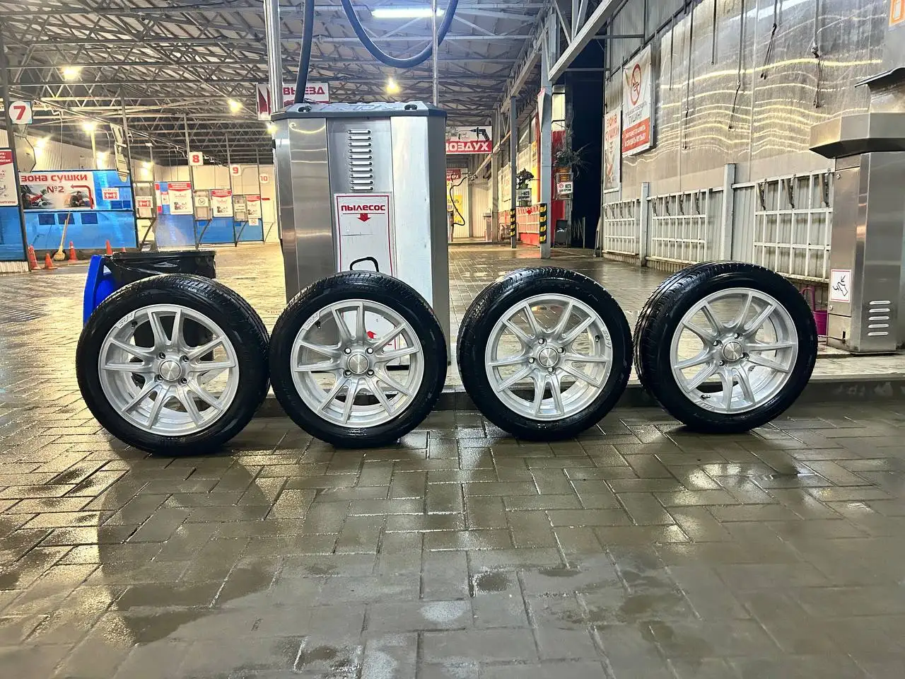 Продам комплект дисков HRS с резиной Viatti 195/50R15 - Запчасти (Авто) в Краснодар