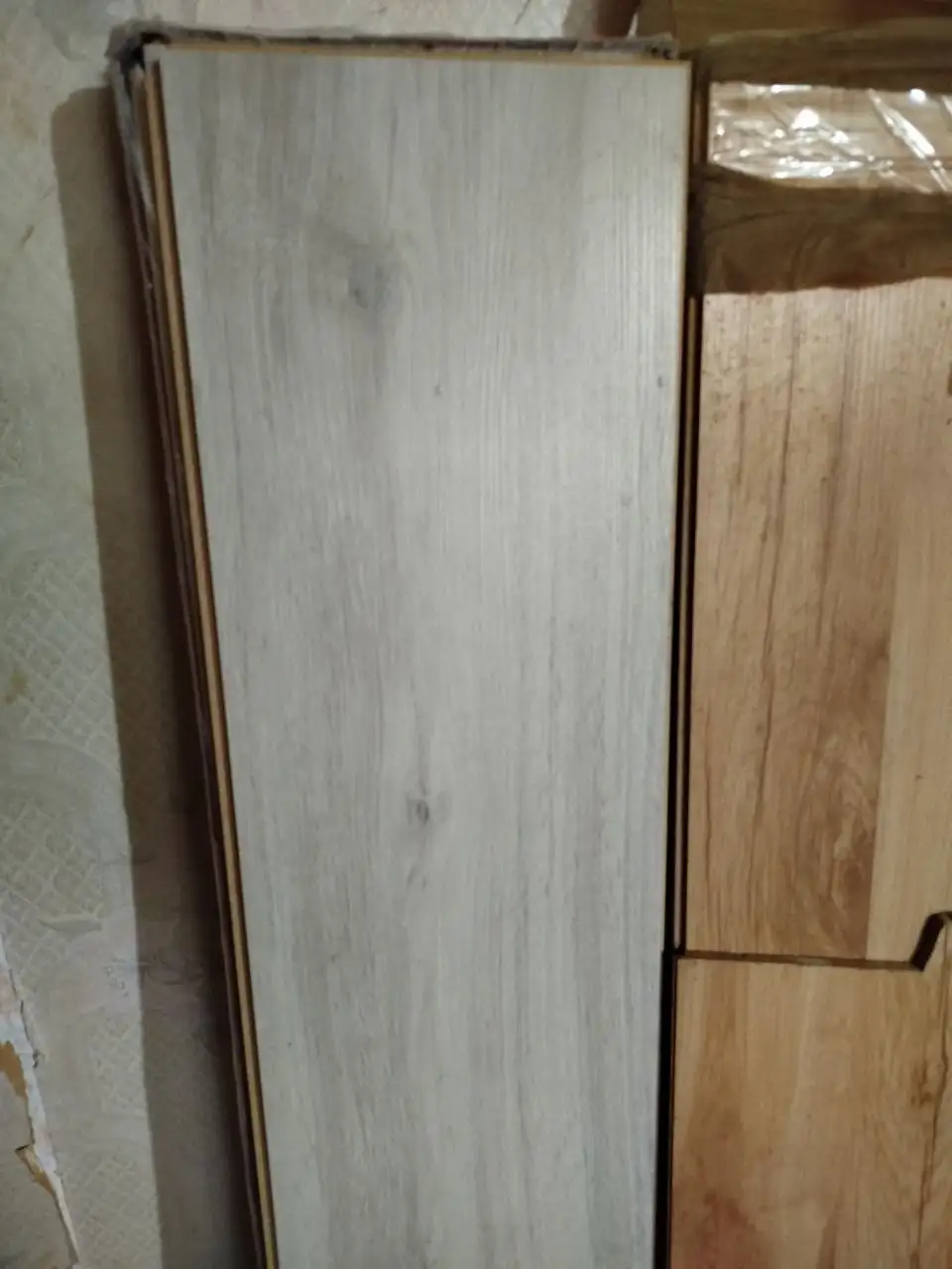 Отдам бесплатно ламинат - Напольные покрытия (Для дома и дачи) в Краснодар