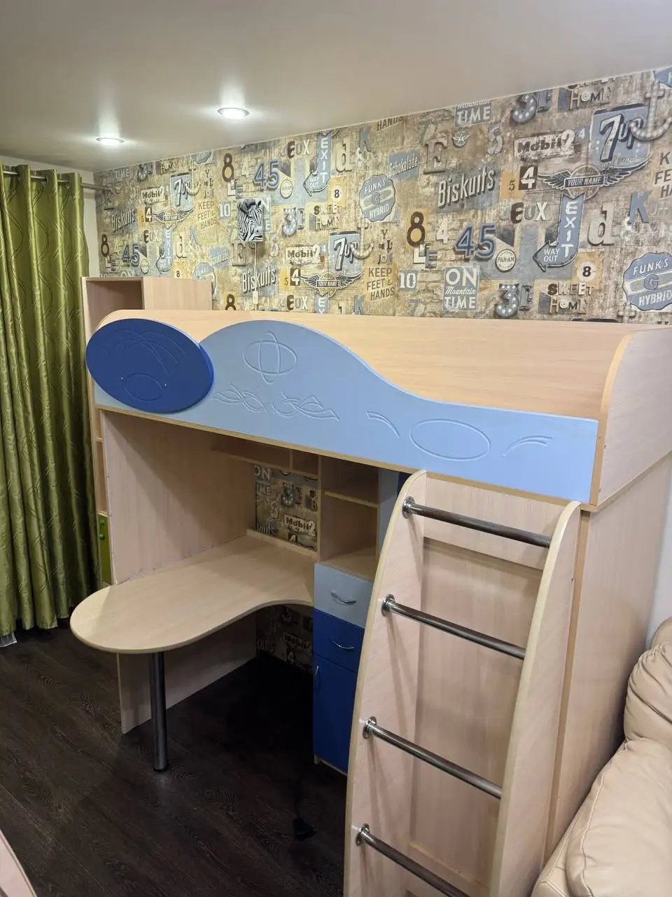 Продажа двухъярусных кроватей с мебелью - Мебель (Барахолка) в Краснодар