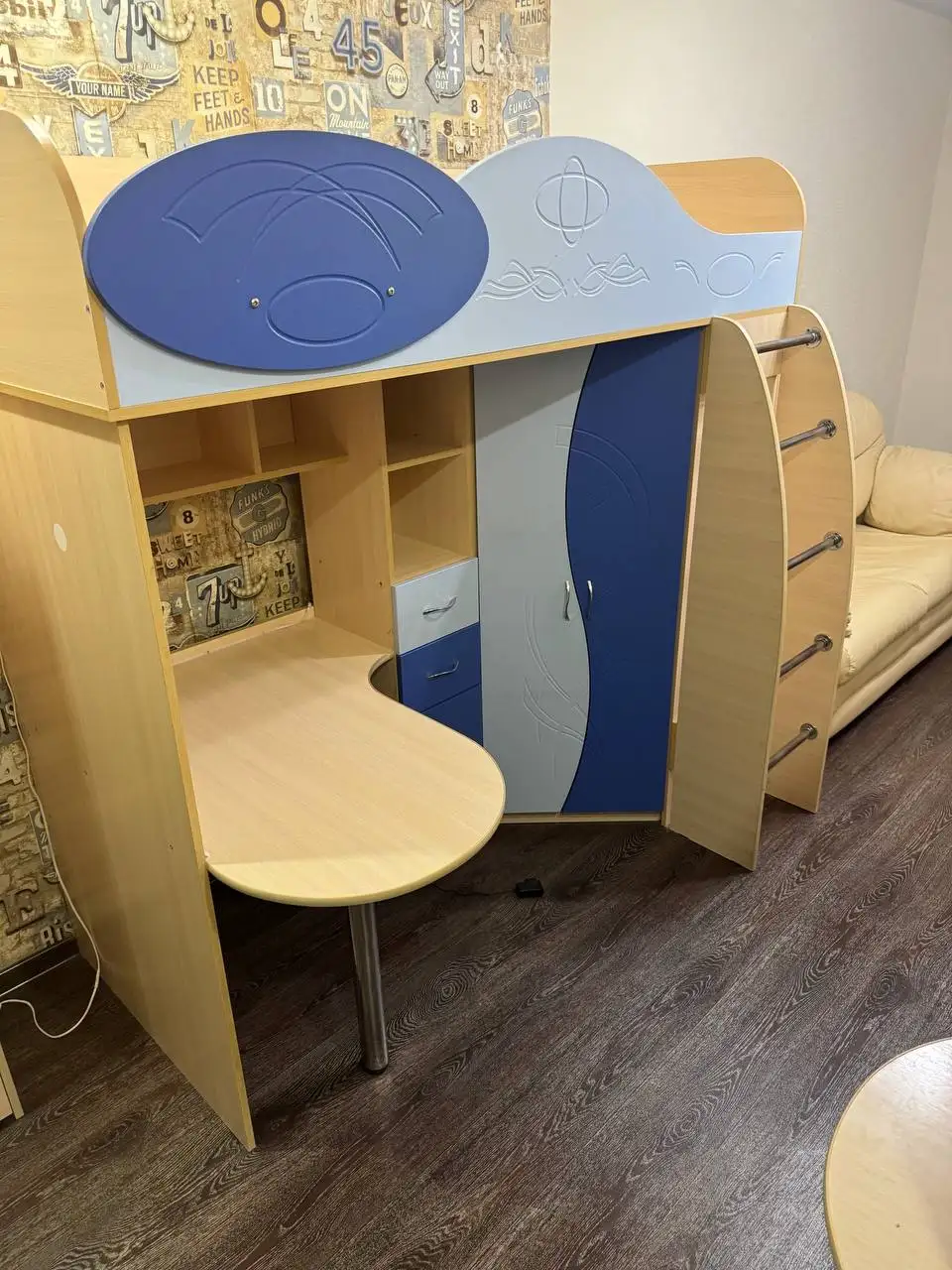 Продажа двухъярусных кроватей с мебелью - Мебель (Барахолка) в Краснодар