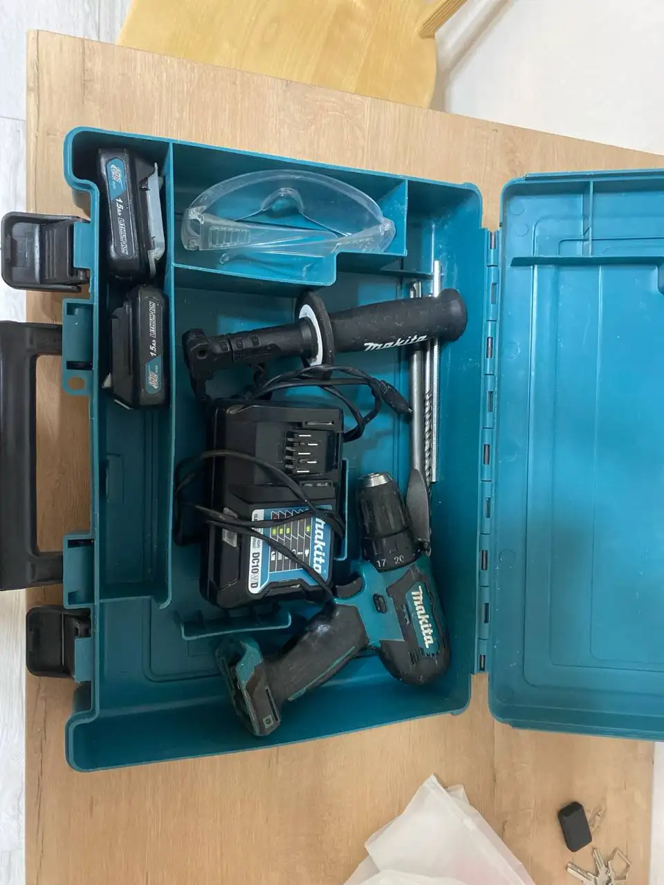 Продам шуруповерт с АКБ и ЗУ - Инструменты (Электроника) в Краснодар