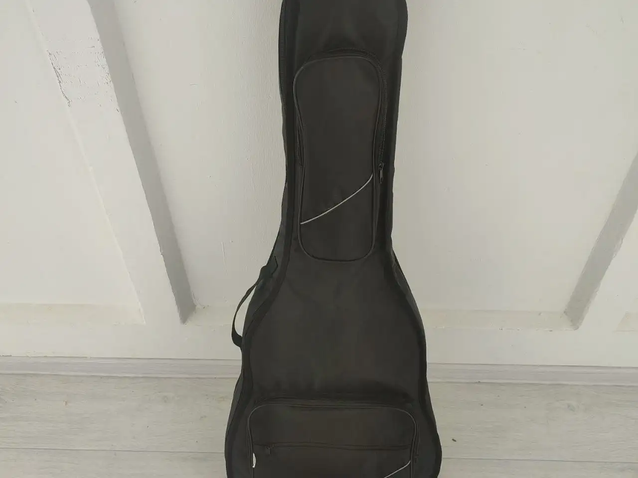 Акустическая гитара Flight с чехлом - Музыкальные инструменты (Барахолка) в Краснодар