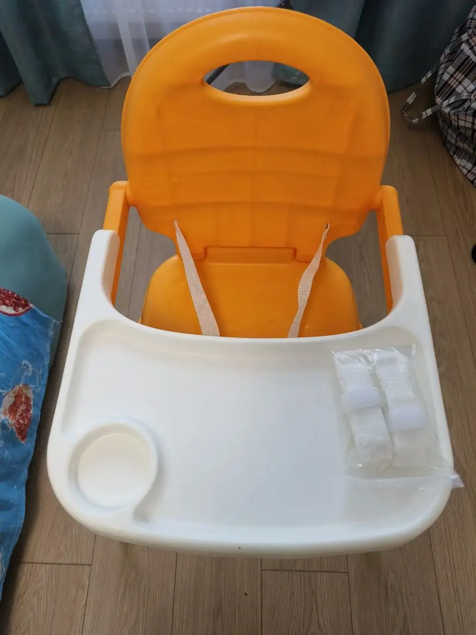 Стульчик для кормления и кровать-манеж - Товары для детей в Краснодар