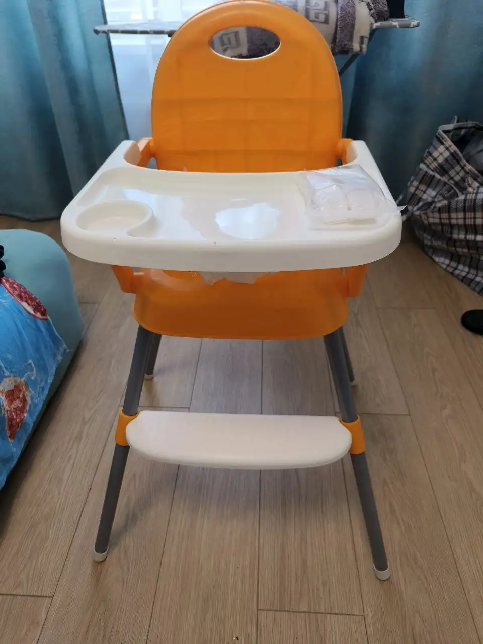 Стульчик для кормления и кровать-манеж - Товары для детей в Краснодар