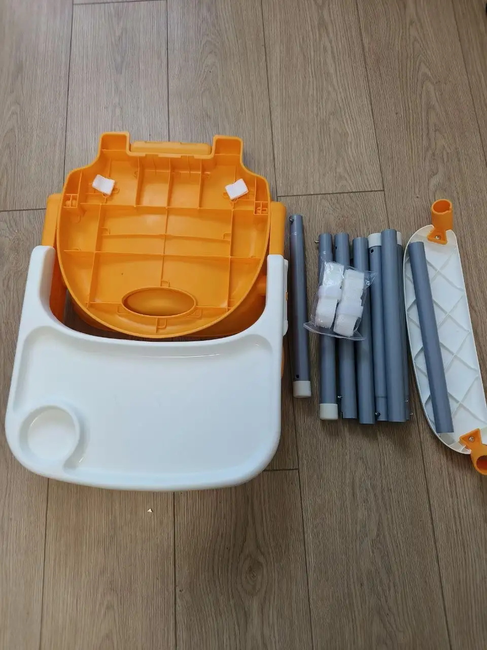 Стульчик для кормления и кровать-манеж - Товары для детей в Краснодар