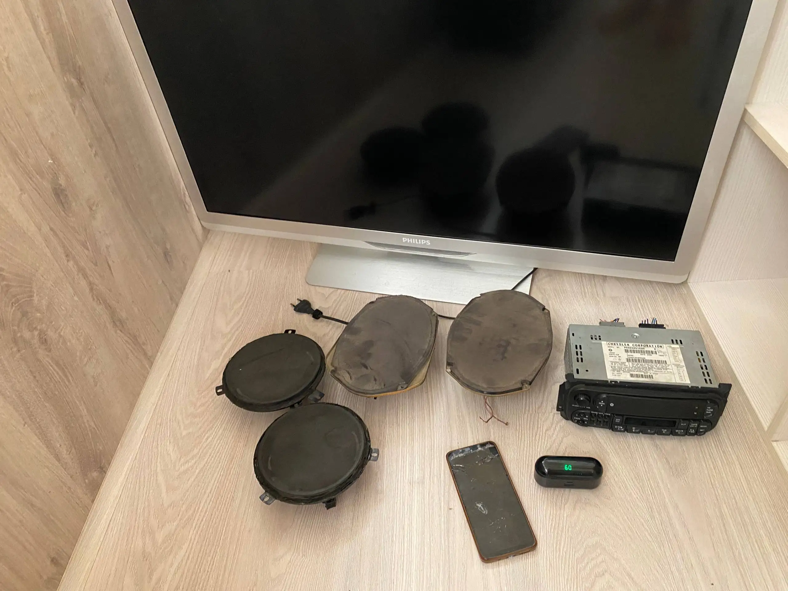 Телевизор на запчасти с дополнительными устройствами - Телевизоры (Электроника) в Краснодар