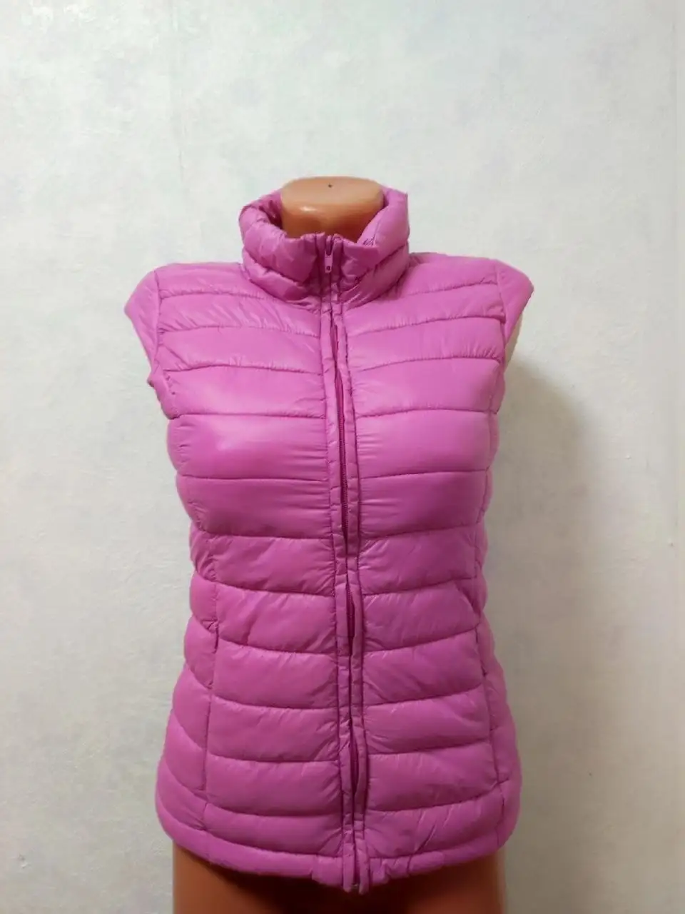 Тёплая розовая жилетка Oodji размер 40-42 - Верхняя одежда (Одежда) в Краснодар