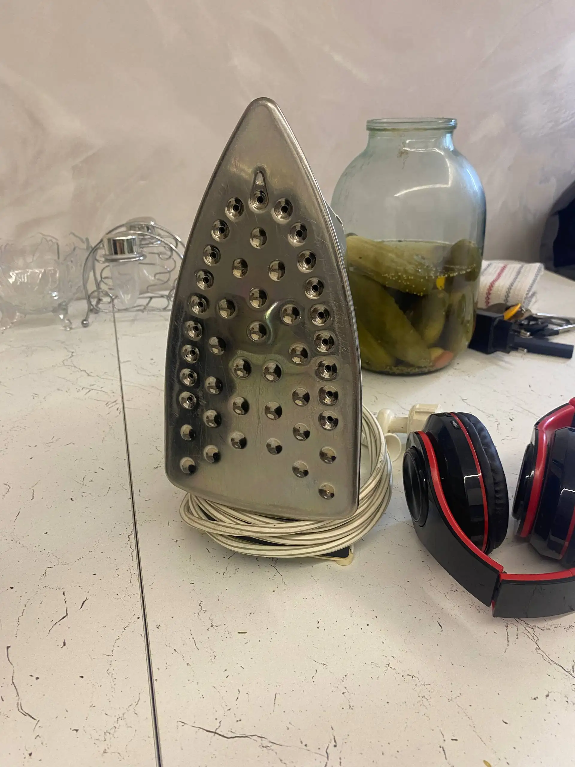 Продажа утюга и Bluetooth-наушников - Электроника в Краснодар