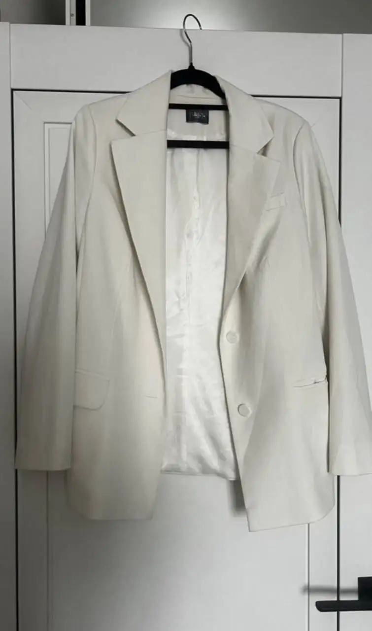 Белый пиджак в отличном состоянии - Верхняя одежда (Одежда) в Краснодар