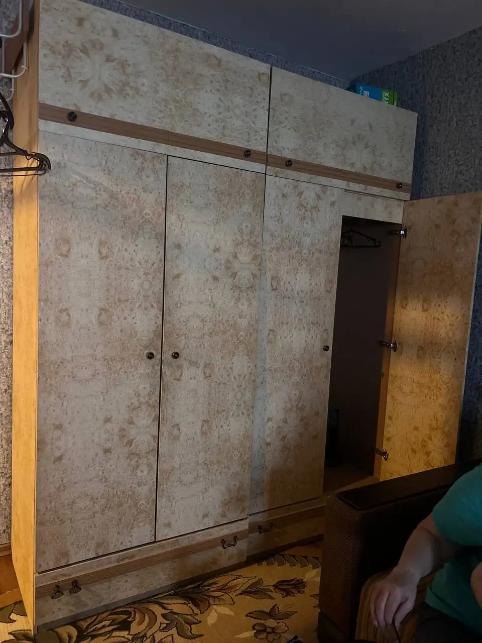 Бесплатные шкафы для вещей и прихожей - Барахолка в Краснодар