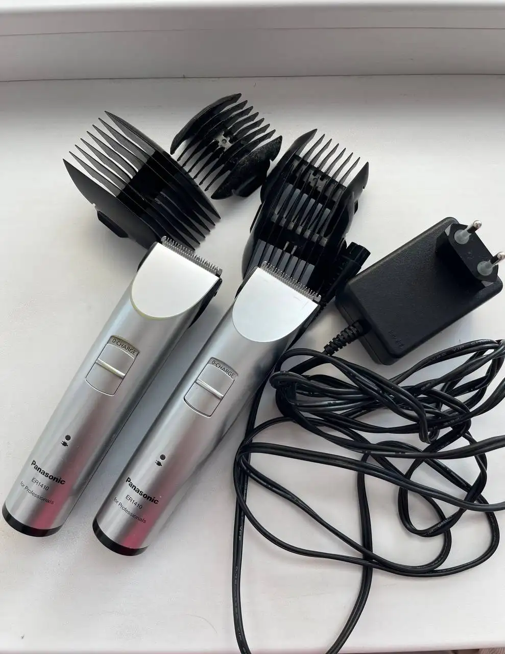 Две профессиональные машинки для стрижки Panasonic ER1410 - Парикмахерские приборы (Электроника) в Краснодар