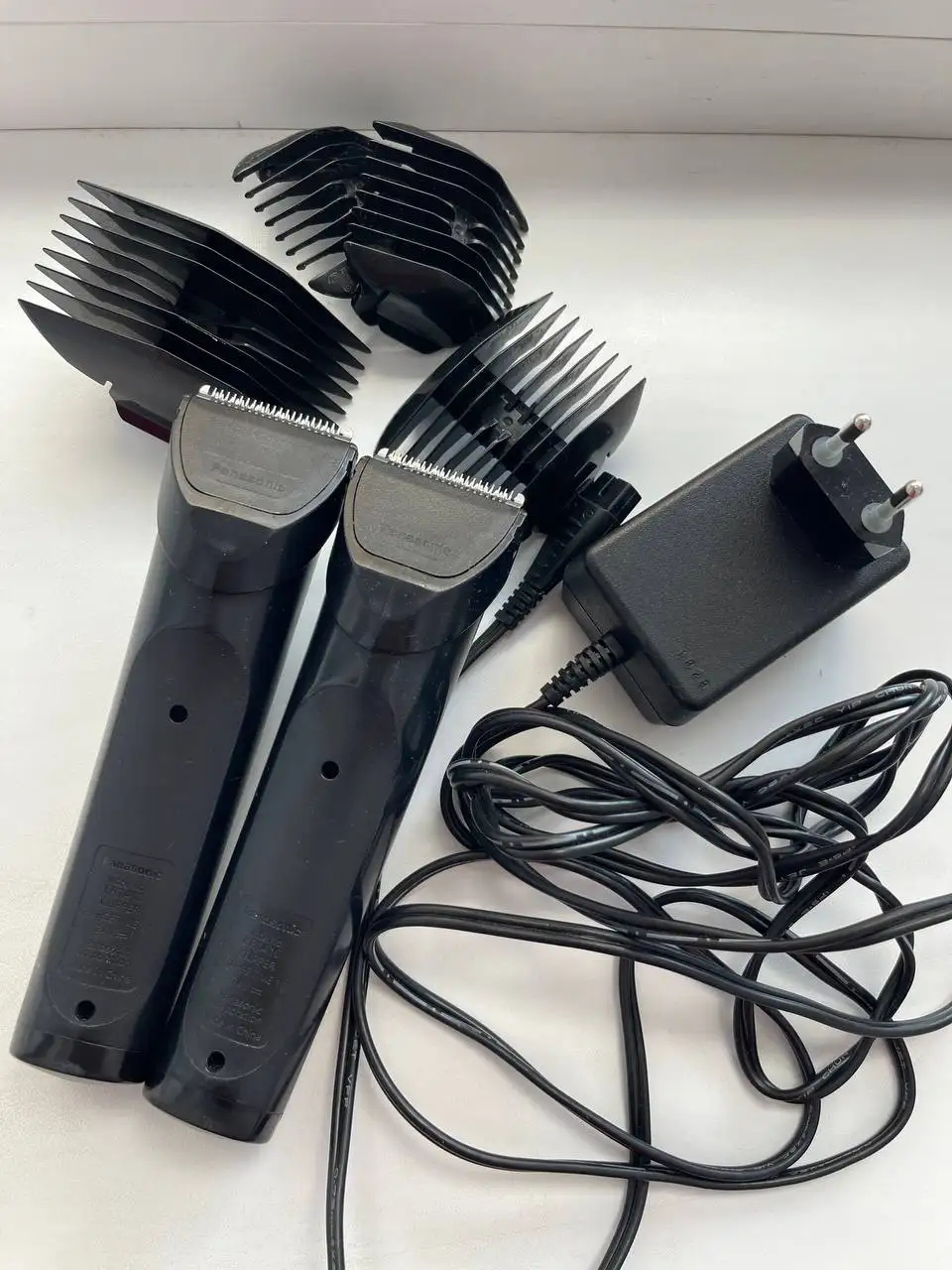 Две профессиональные машинки для стрижки Panasonic ER1410 - Парикмахерские приборы (Электроника) в Краснодар